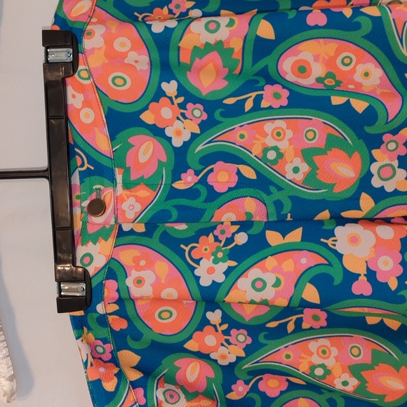 Boho bell bottoms in mod paisley print. Size Large - Picture 3 of 8